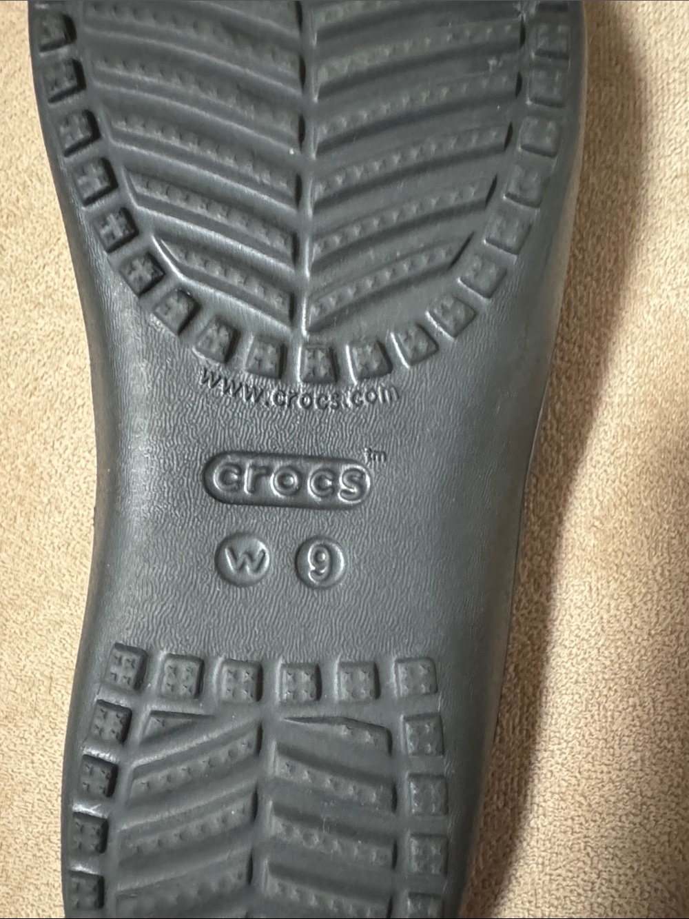 CROCS Women’s Black Comfort Flip-Flops - Picture 5 of 5